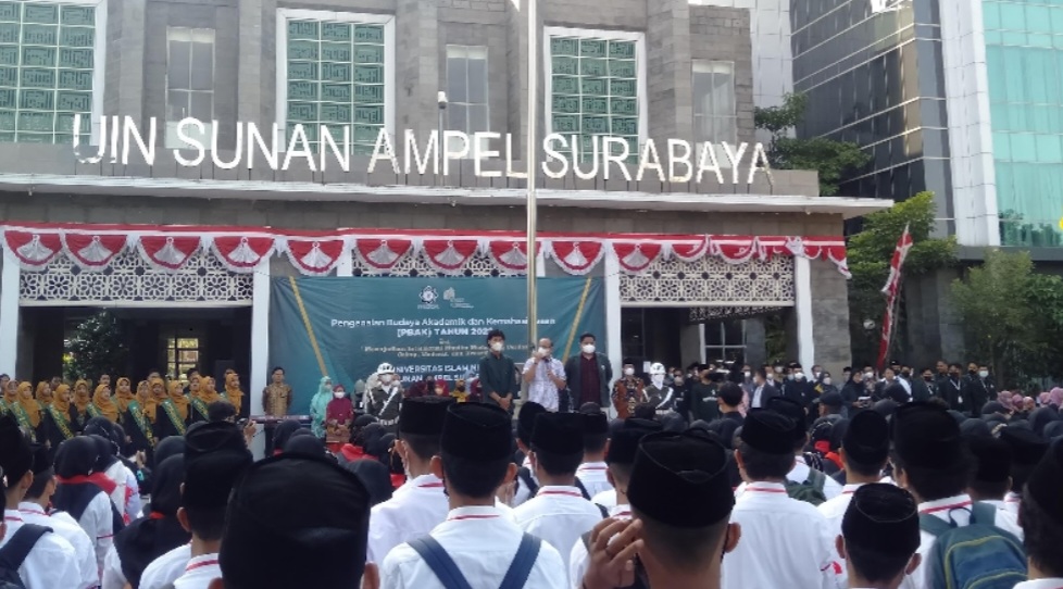 PBAK Offline: Mahasiswa Baru UINSA 2022 Kobarkan Semangat Kebersamaan