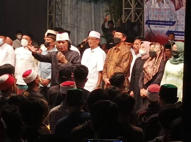 Hadirkan Mbah Nun dan Kiai Kanjeng di Mojokerto, BKKBN Gelar Sosialisasi Stunting