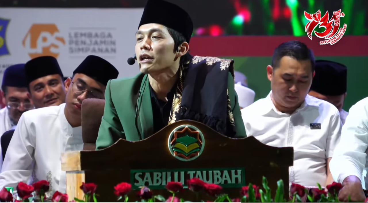 Lautan Manusia Penuhi Balai Kota Surabaya, Hadiri Pengajia Akbar Gus Iqdam