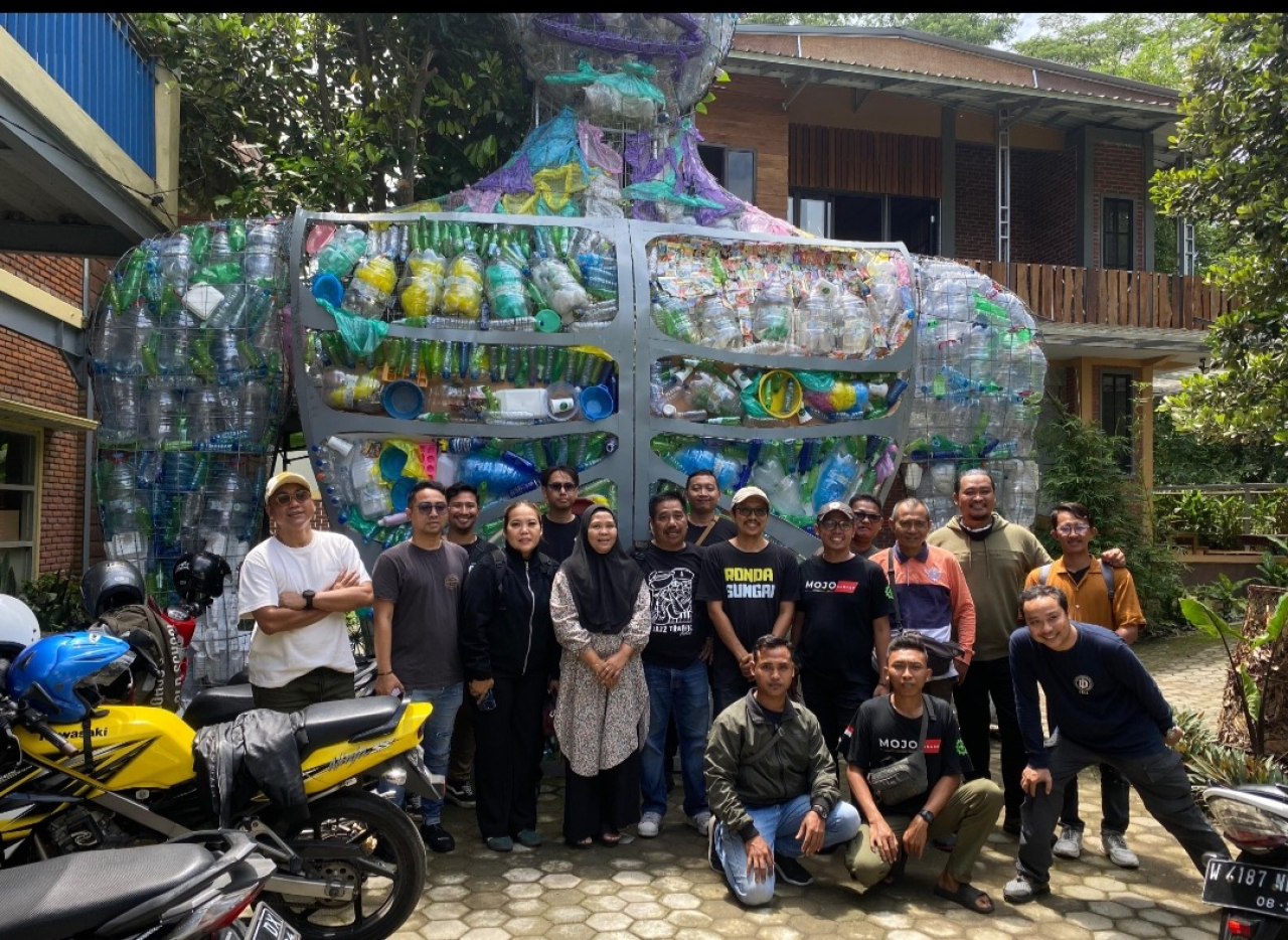 Stikosa AWS Gandeng Ecoton Foundation Gelar Work Shop Komunikasi Lingkungan